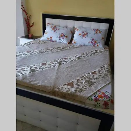 Sunny & Beachfront Flat In 公寓 *